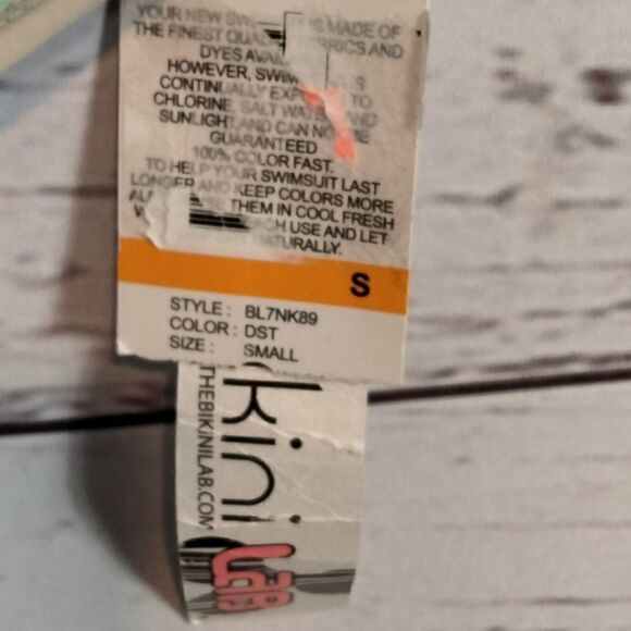 New Without tags. "bikini Lab" woman's bikini top - Picture 7 of 9